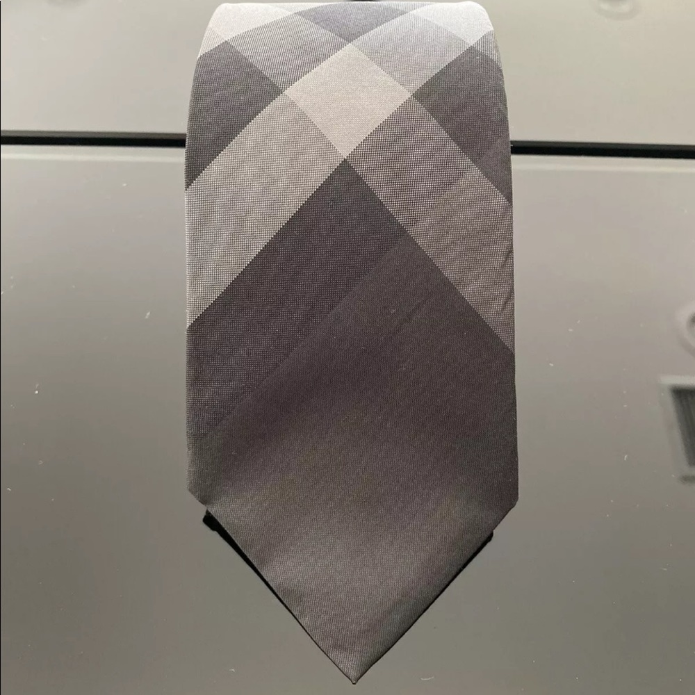 100% authentic Burberry tie